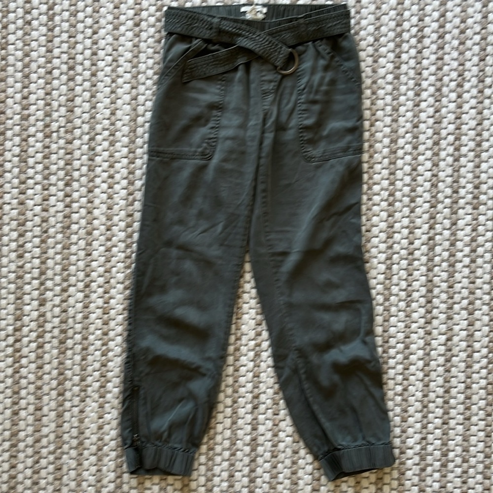 Olive Green cuffed pants - Picture 2 of 10